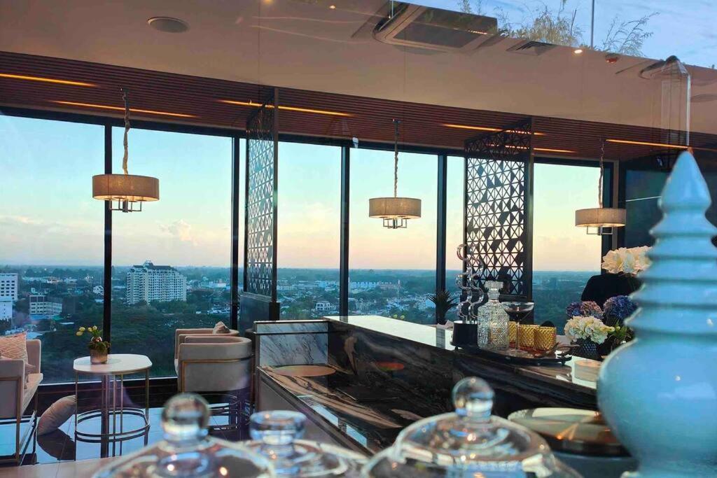New & Cozy 2 Bedroom @ The Astra Sky River Чиангмай Экстерьер фото